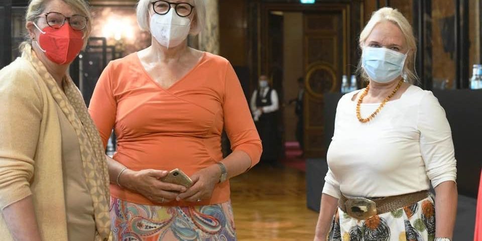 Martina-Dagmar-Sabine verkleinert Sabine Jansen in der Hamburger Bürgerschaft